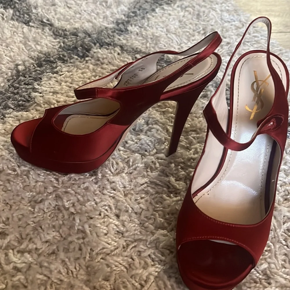 Red - Picture 2 of 4